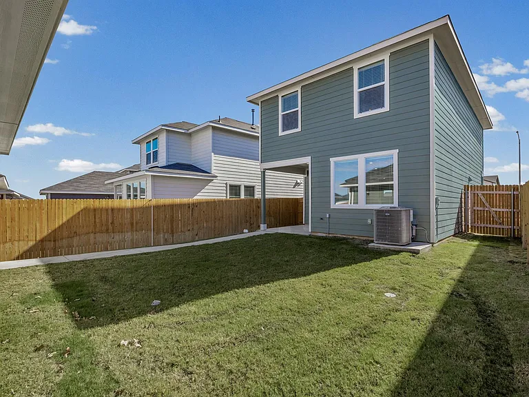310 Puerto Plata Ave — Photo 23