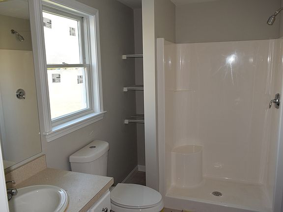 4th image of 154 N Main St