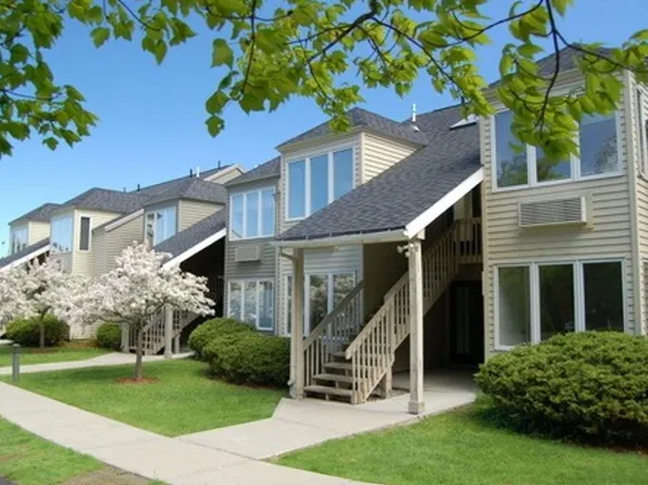 Foxhollow Apartments, 5 Fox Hollow Rd APT 310, Lenox, MA 01240