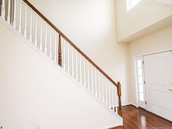 2nd image of 113 Galleria Dr