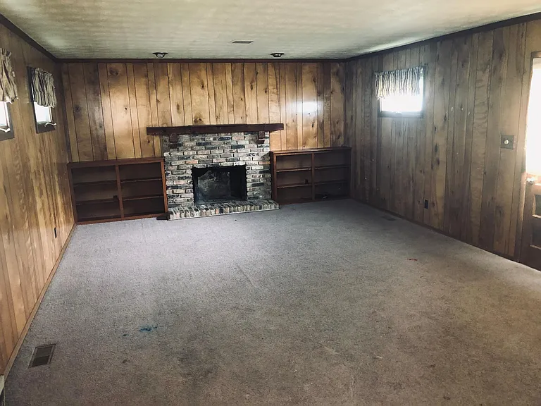 906 E Rose St — Photo 6