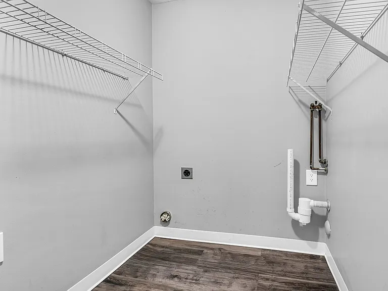Tamarlane Apartments — Photo 17