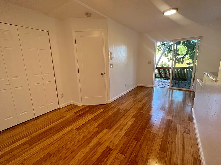 2828 1/2 Bowditch Pl — Photo 15