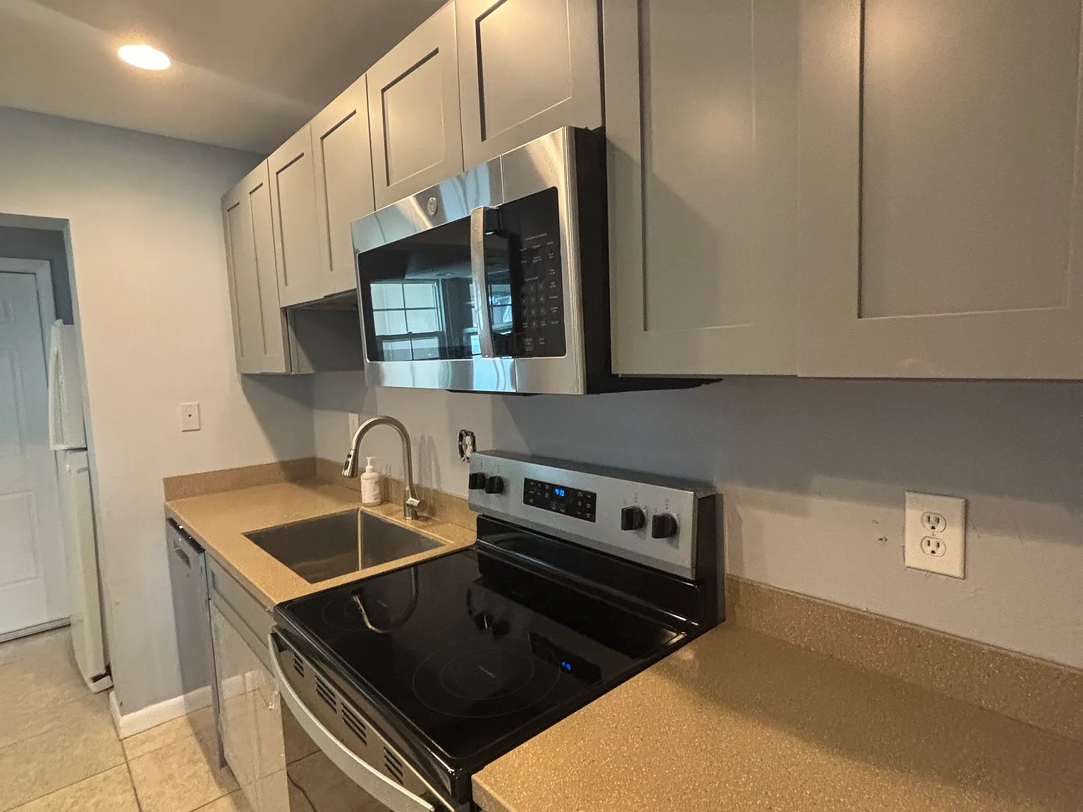 3 bed, 1029 sqft, $1,875 — Photo 4