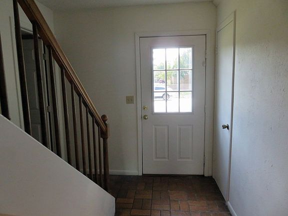 2nd image of 3011 McNiel Ave