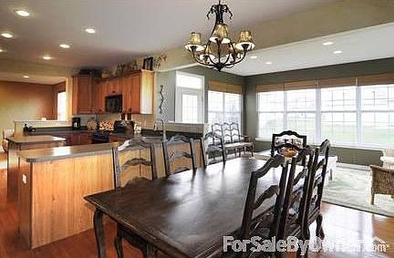 Extra Large Eat-In Area!