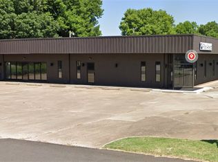 1101 NW J St, Bentonville, AR 72712