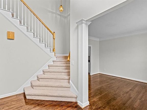 3rd image of 503 Willowview Dr