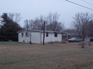 521 W 3rd Ave, Hohenwald, TN 38462