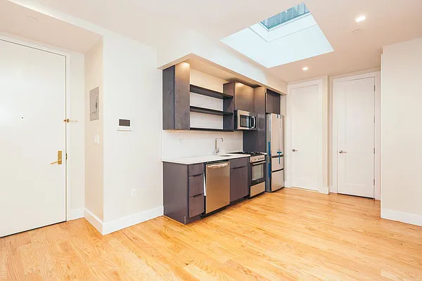 Rented by Brooklyn Group | media 32
