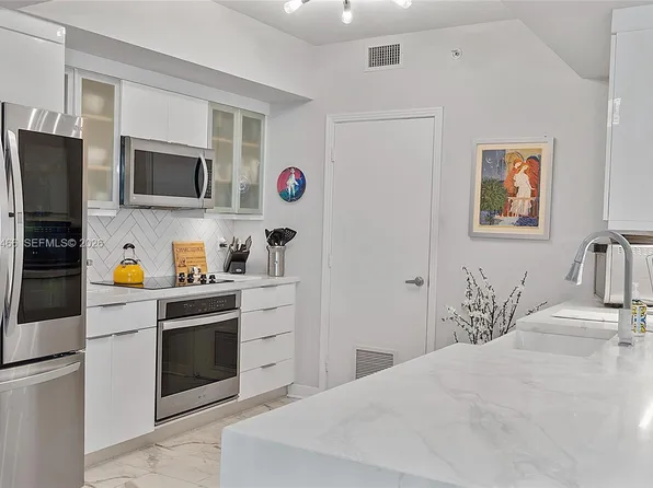 9066 SW 73rd Ct APT 1809, Miami, FL 33156