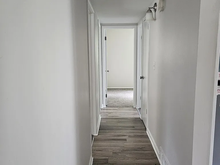 87 W Barrett Ave — Photo 2