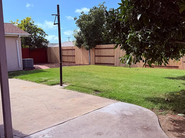 1764 Ionian St — Photo 26
