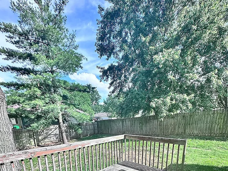 808 Sandy Ct — Photo 12