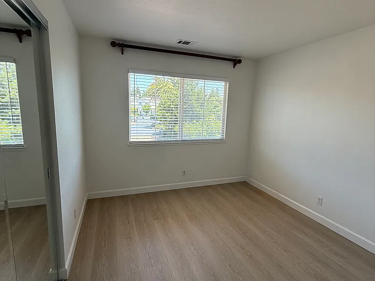 Second bedroom.