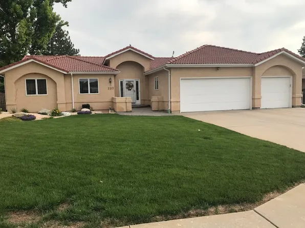 223 Bridle Trl, Pueblo, CO 81005