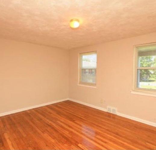 1st image of 370 Hackett Blvd