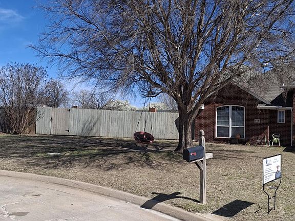2nd image of 417 Wellington Ave