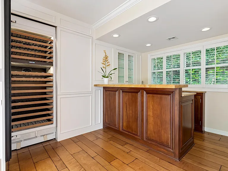 4211 Toluca Lake Ave — Photo 11