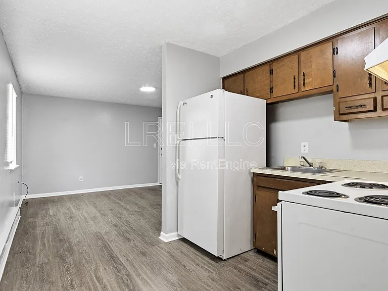 176 Thistlewood Ave #4 — Photo 6