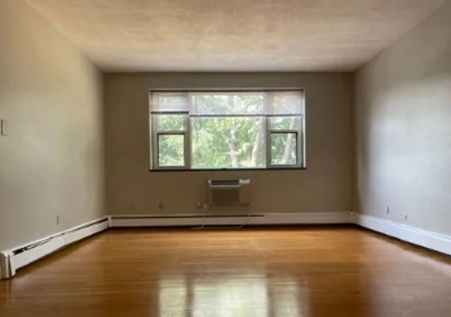 Solid 2 Bed in Newton on the D Line — Photo 2