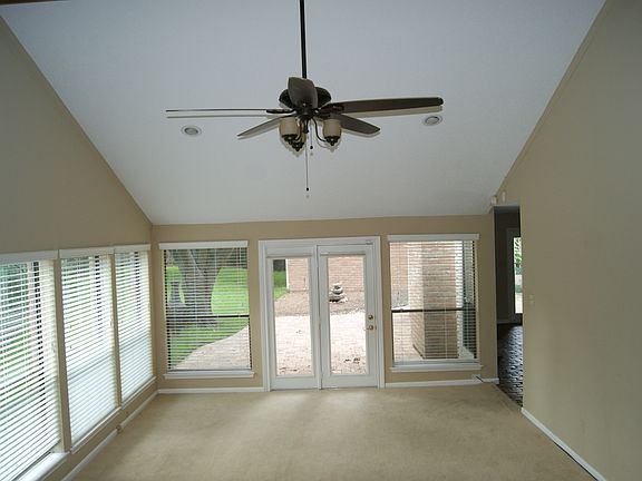 3rd image of 1110 Chippenham Dr