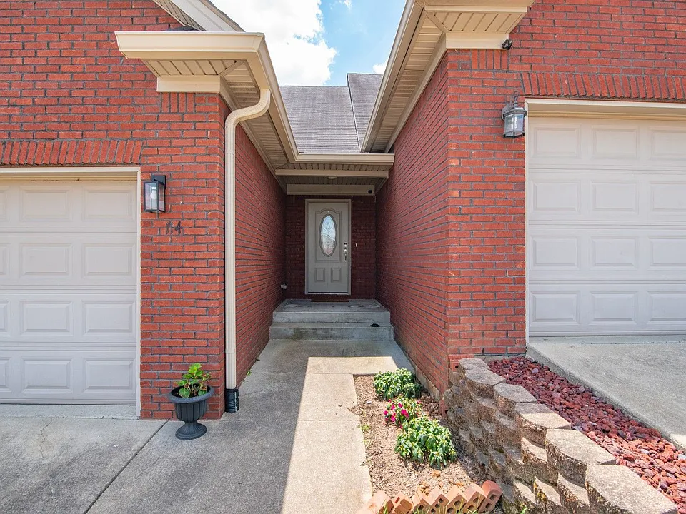 114 Twin Lakes Dr