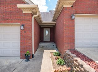 114 Twin Lakes Dr, Vine Grove, KY 40175
