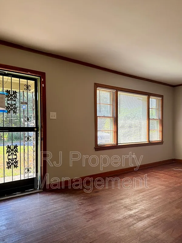 3 bed, 1.5 bath, 1602 sqft, $1,295 — Photo 4