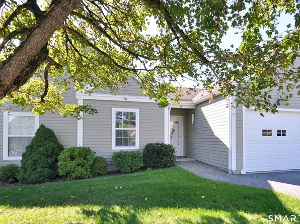44 Elizabeth Circle #44, Newtown, CT 06482