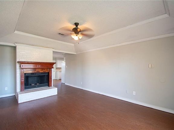 5th image of 418 Signal Hill Ct N