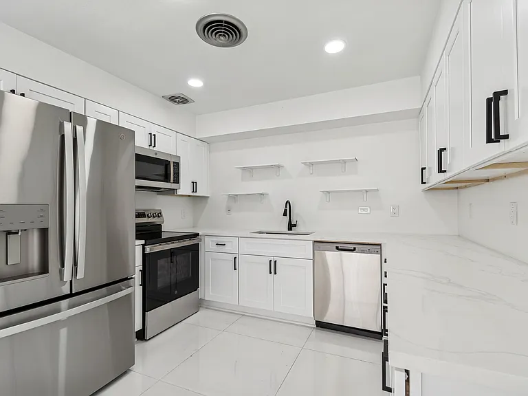 455 81st Ave — Photo 24