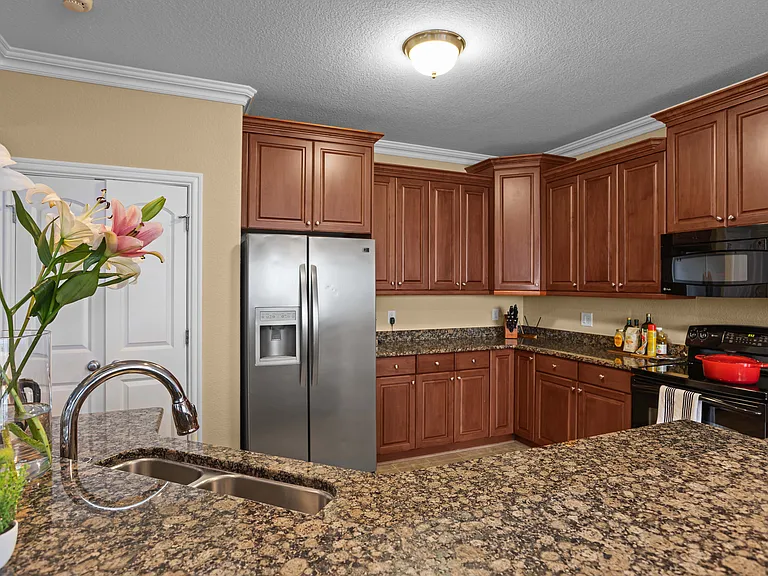 1025 Horton Pl — Photo 6