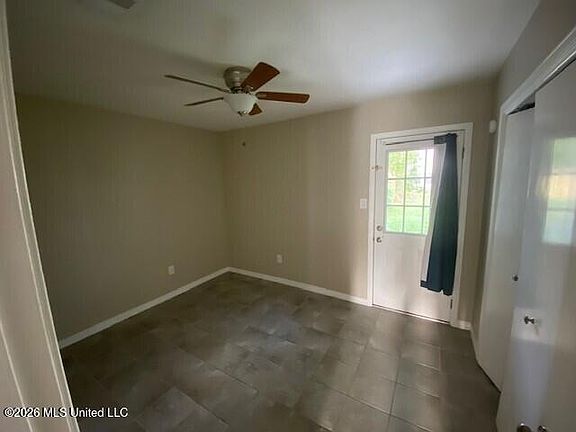 4th image of 353 Bells Ferry Dr