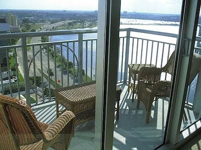 4th image of 400 N Flagler Dr APT 605