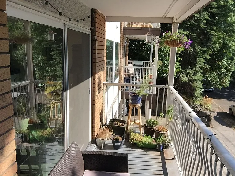 744 Belmont Pl E — Photo 2