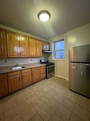 3rd image of 911 71st St #1