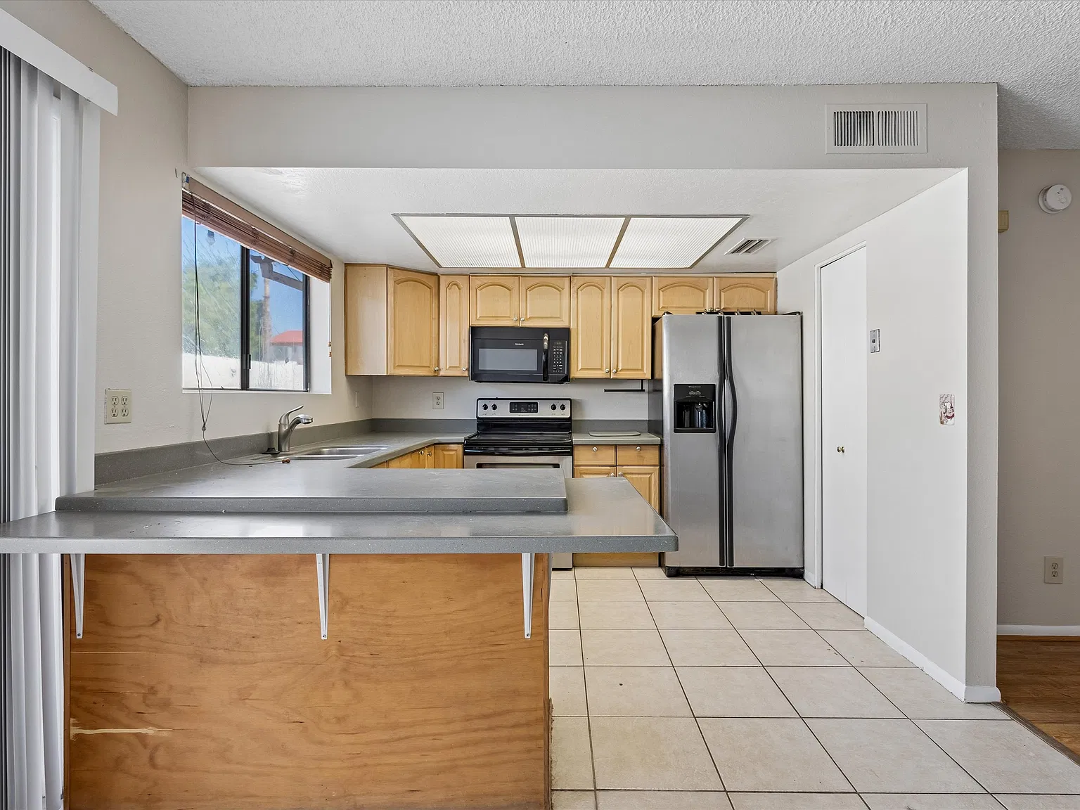 3 bed, 1110 sqft, $1,745 — Photo 4