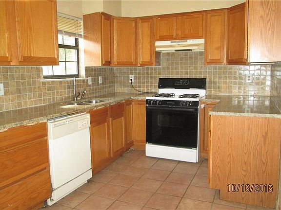 3rd image of 2824 Dennis Cir