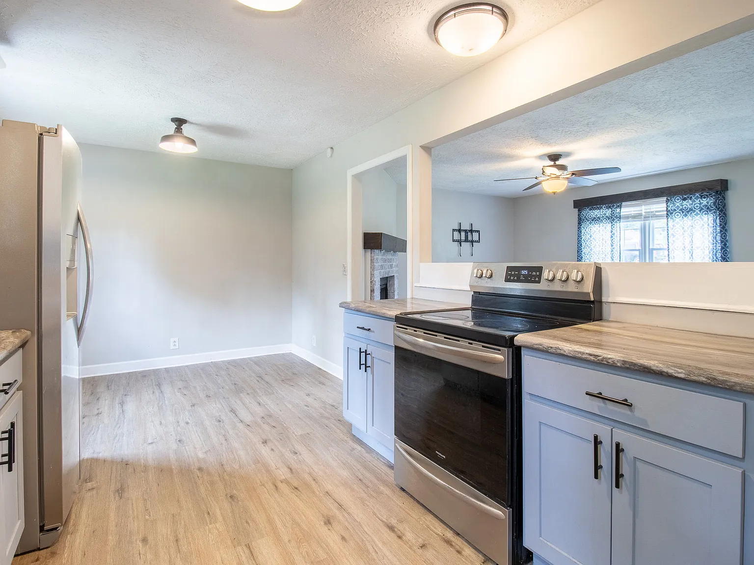 3 bed, 1.5 bath, 1209 sqft, $1,850 — Photo 2