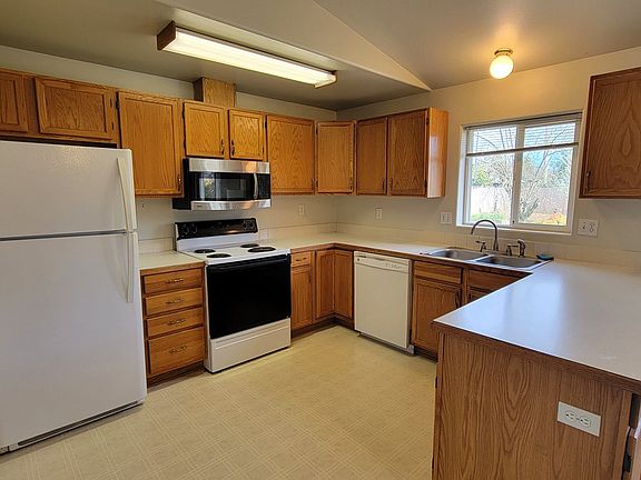 4th image of 919 S 37th Pl