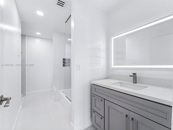 5th image of 10281 NW 32nd St