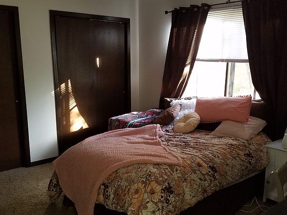 4th image of 301 N College St #D