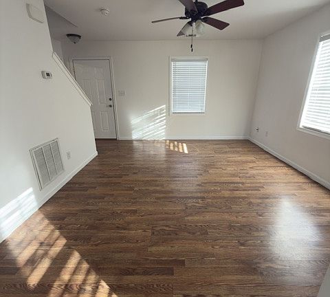 3rd image of 1423 N Delphine Ave