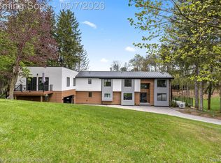 10459 Hyne Rd, Brighton, MI 48114