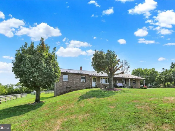 958 N End Rd, Mohrsville, PA 19541