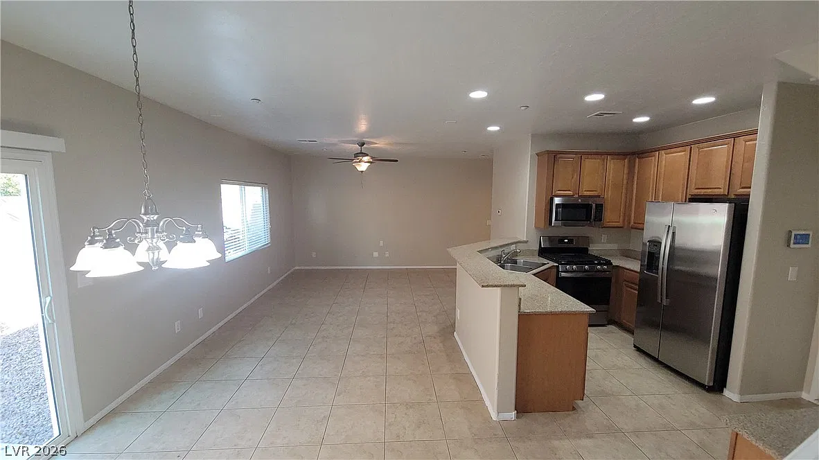 4 bed, 2.5 bath, 1656 sqft, $1,895 — Photo 4
