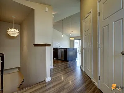 3 bed, 2.5 bath, 1852 sqft, $3,300 — Photo 3