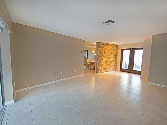 4th image of 1977 Spanish Pines Dr