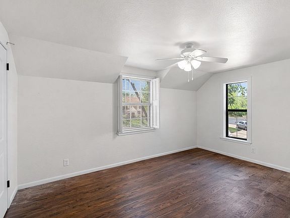 5th image of 509 Surrey Rd